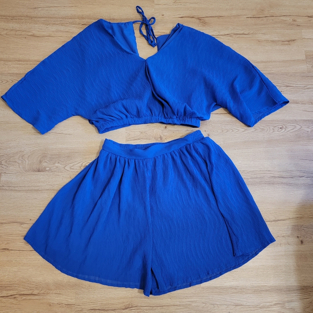 New crop top and shorts coordinated set with tie back blue medium